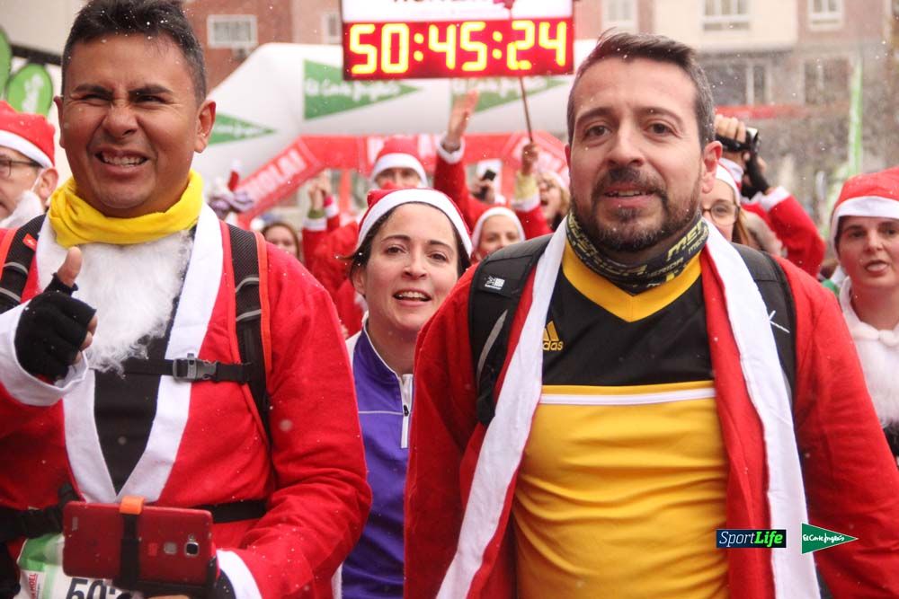 Carrera de Papá Noel, entrada en meta minuto 50 al 56