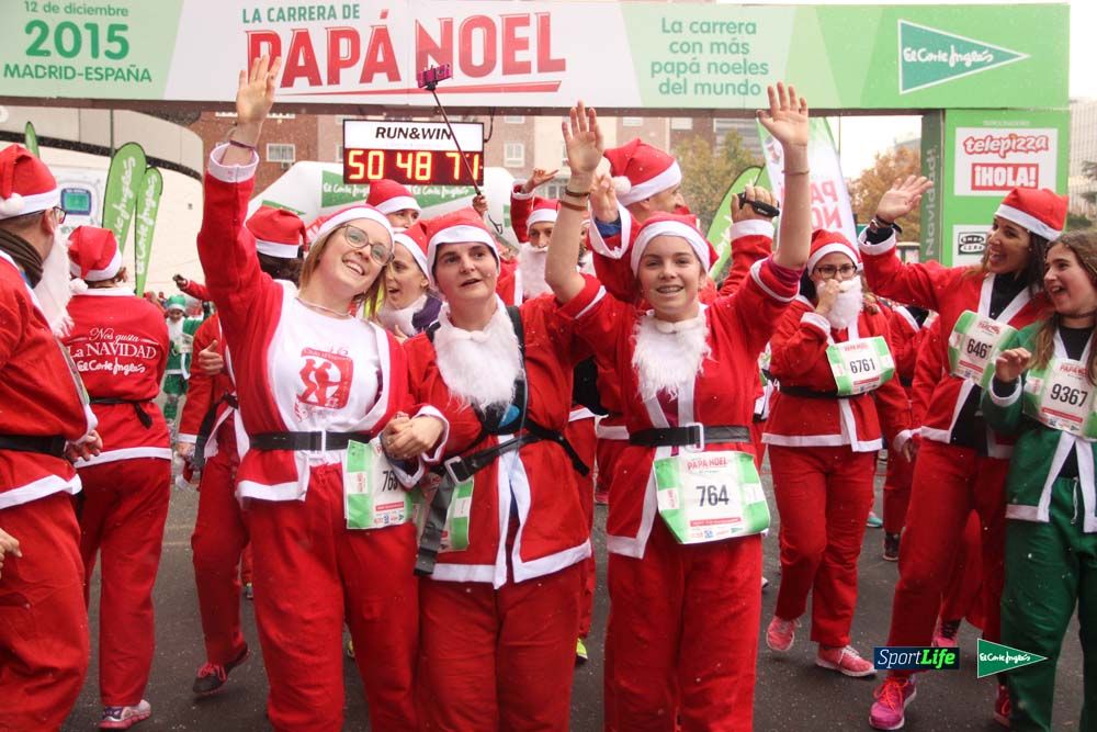 Carrera de Papá Noel, entrada en meta minuto 50 al 56