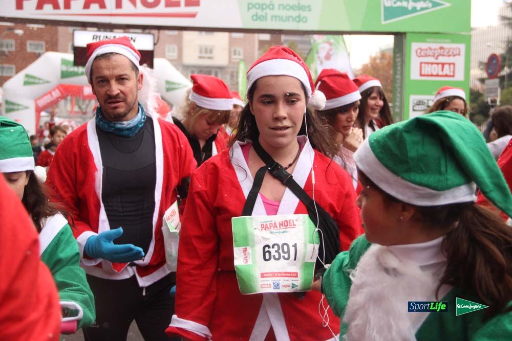 Carrera de Papá Noel, entrada en meta minuto 50 al 56