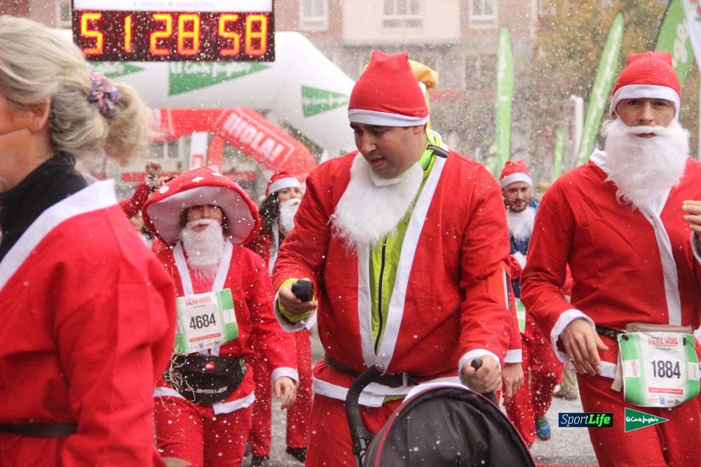 Carrera de Papá Noel, entrada en meta minuto 50 al 56