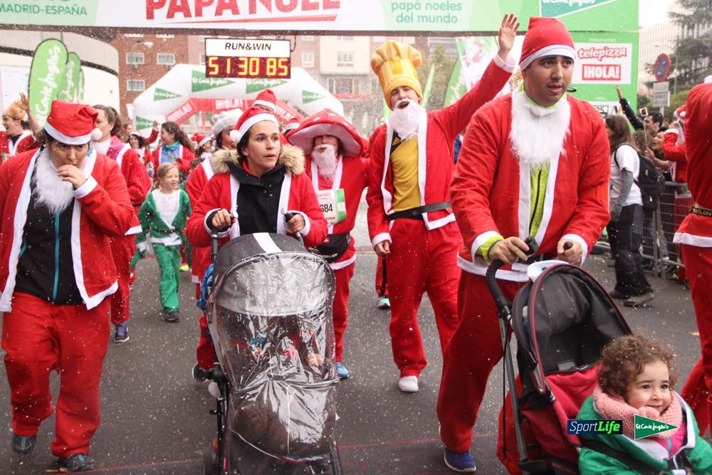 Carrera de Papá Noel, entrada en meta minuto 50 al 56