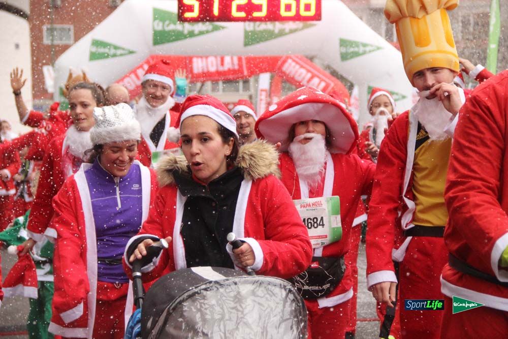 Carrera de Papá Noel, entrada en meta minuto 50 al 56