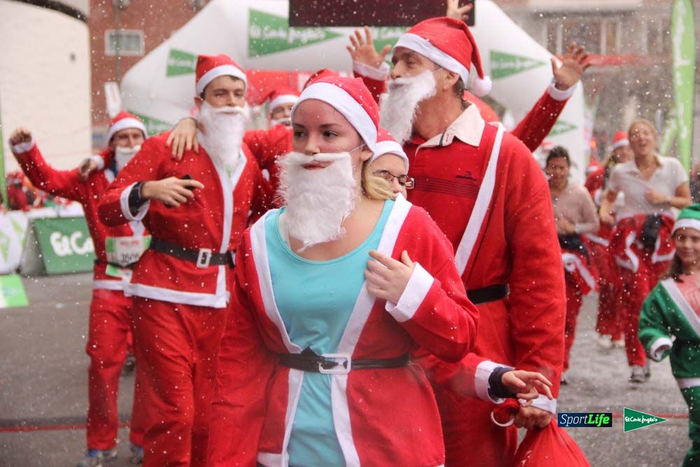 Carrera de Papá Noel, entrada en meta minuto 50 al 56