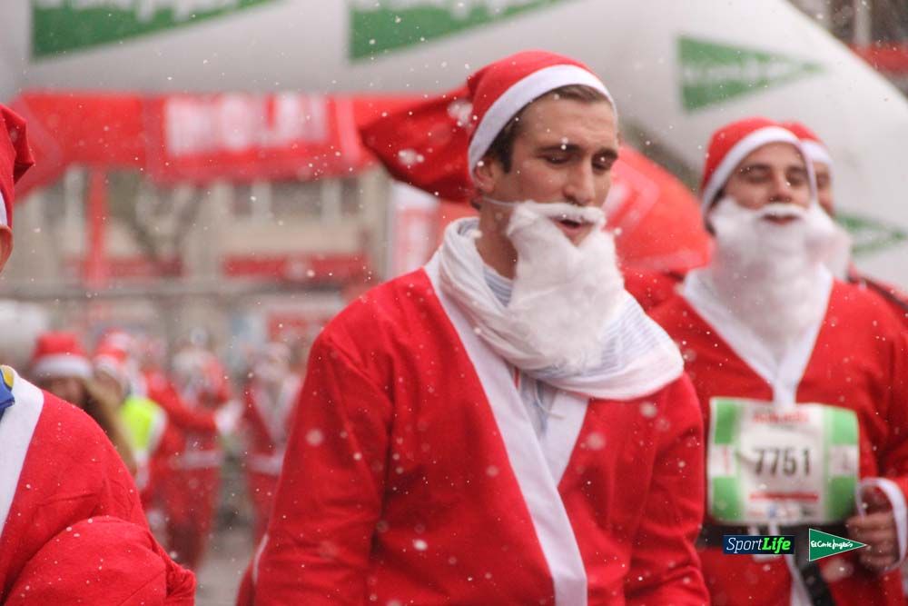Carrera de Papá Noel, entrada en meta minuto 50 al 56