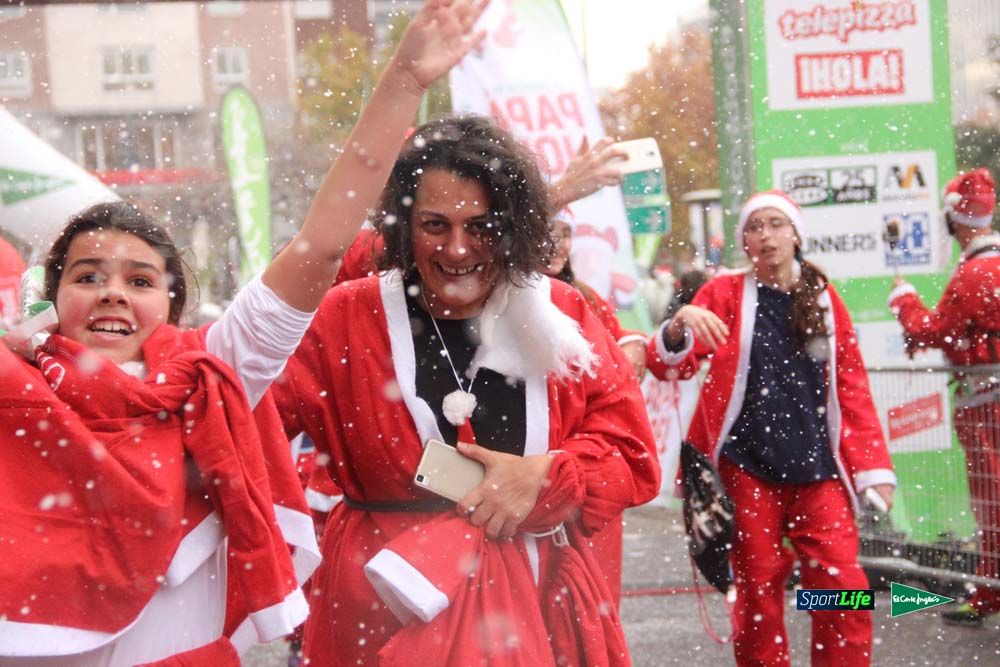 Carrera de Papá Noel, entrada en meta minuto 50 al 56