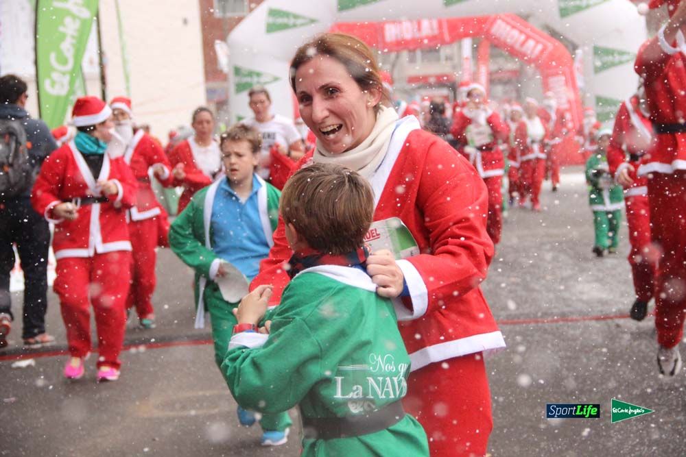 Carrera de Papá Noel, entrada en meta minuto 50 al 56