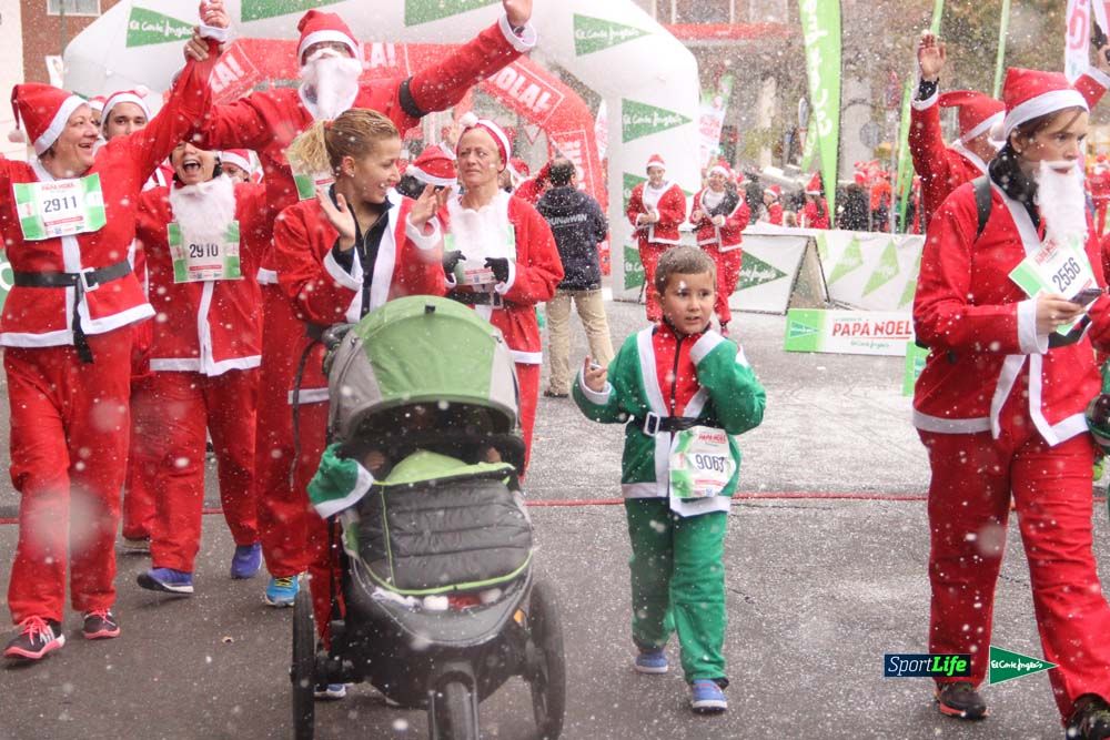 Carrera de Papá Noel, entrada en meta minuto 50 al 56