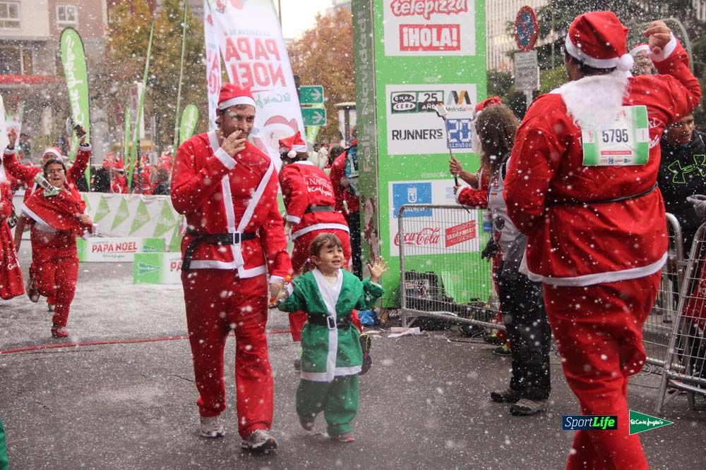 Carrera de Papá Noel, entrada en meta minuto 50 al 56