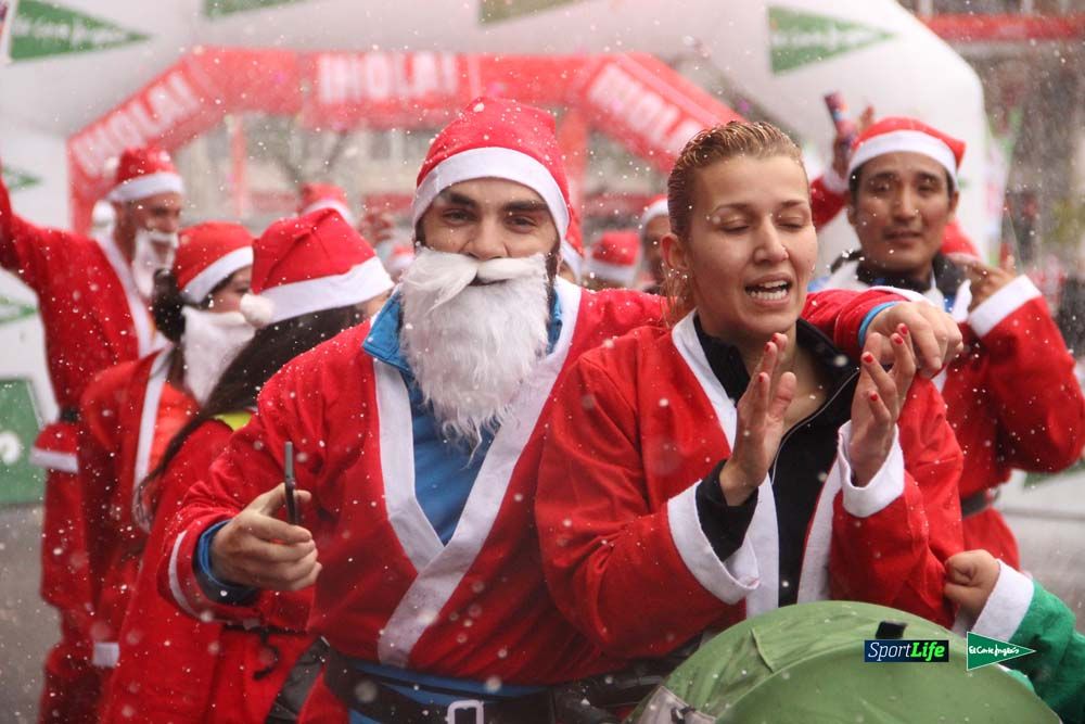 Carrera de Papá Noel, entrada en meta minuto 50 al 56