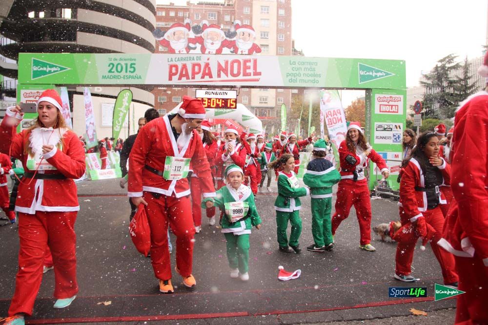 Carrera de Papá Noel, entrada en meta minuto 50 al 56
