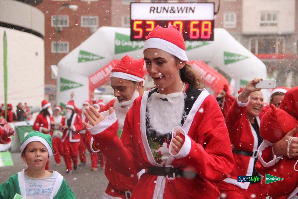 Carrera de Papá Noel, entrada en meta minuto 50 al 56