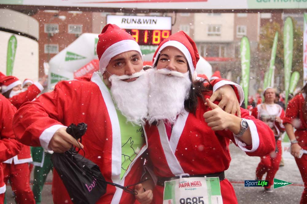 Carrera de Papá Noel, entrada en meta minuto 50 al 56