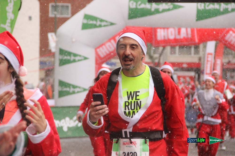 Carrera de Papá Noel, entrada en meta minuto 50 al 56