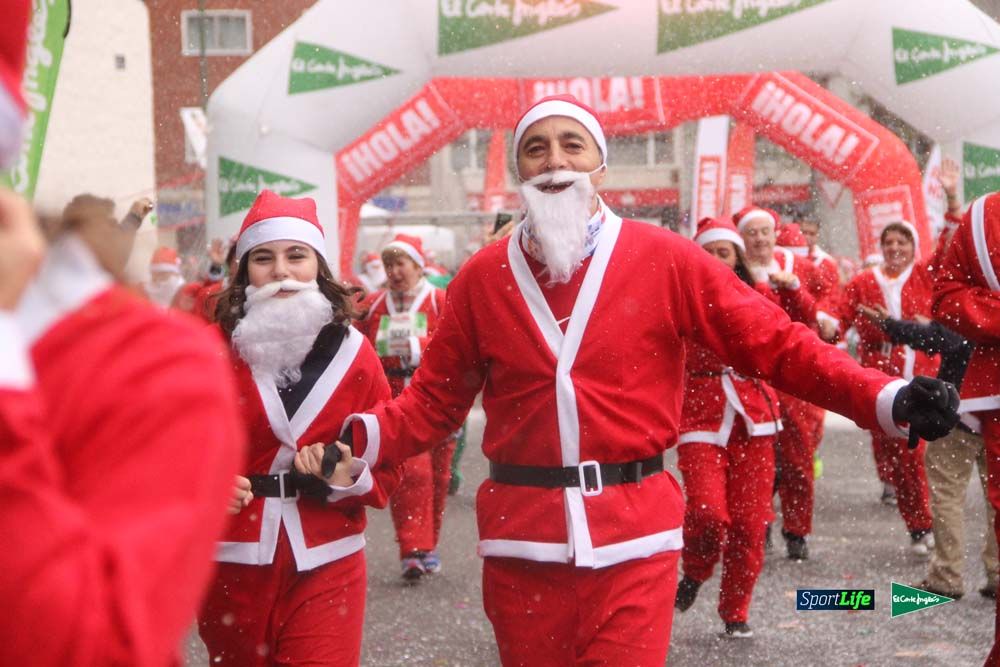 Carrera de Papá Noel, entrada en meta minuto 50 al 56