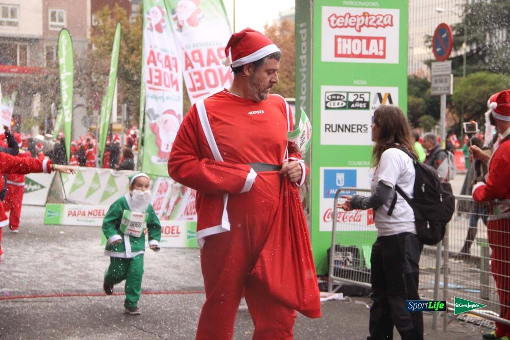 Carrera de Papá Noel, entrada en meta minuto 50 al 56