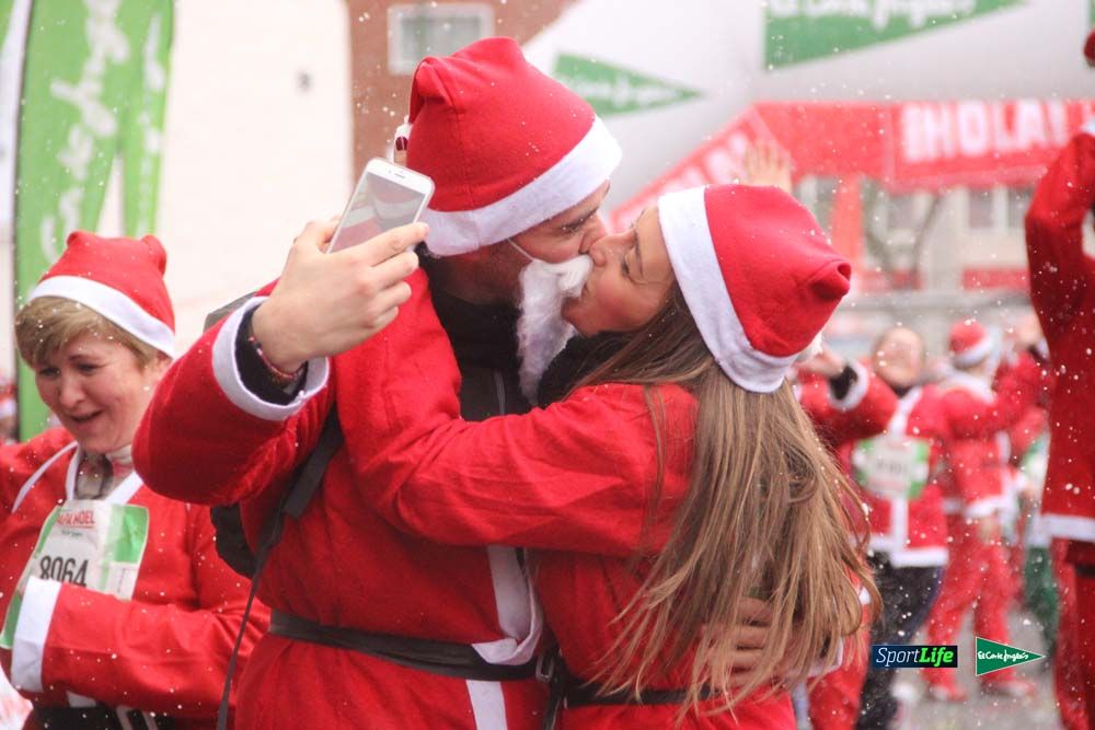 Carrera de Papá Noel, entrada en meta minuto 50 al 56