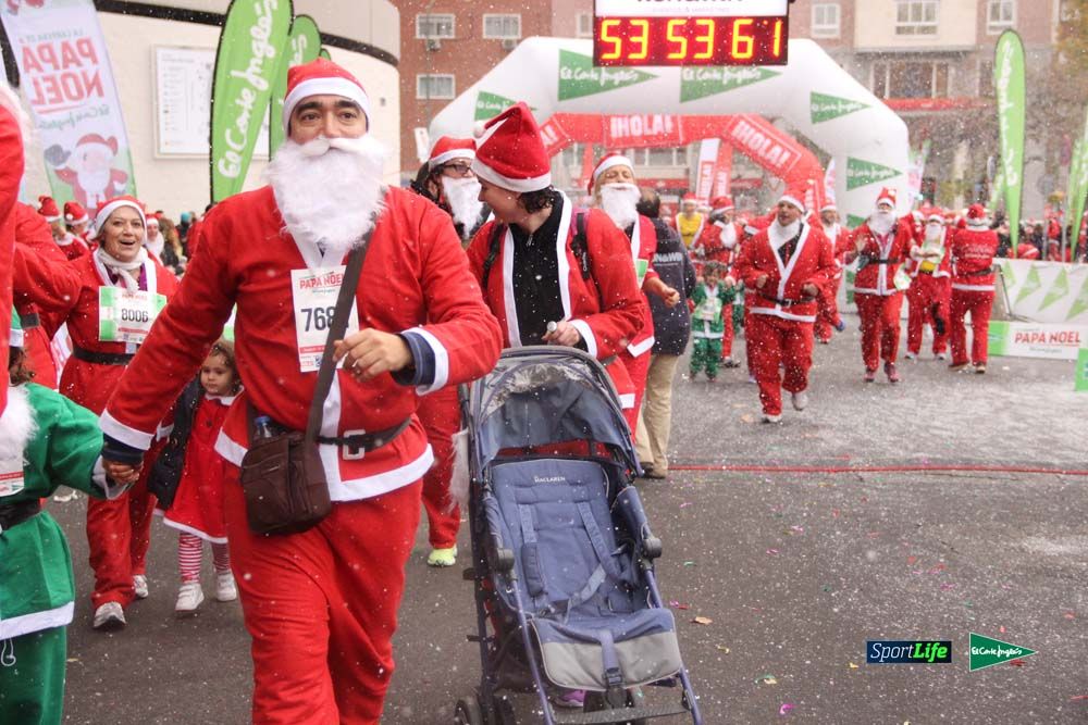 Carrera de Papá Noel, entrada en meta minuto 50 al 56
