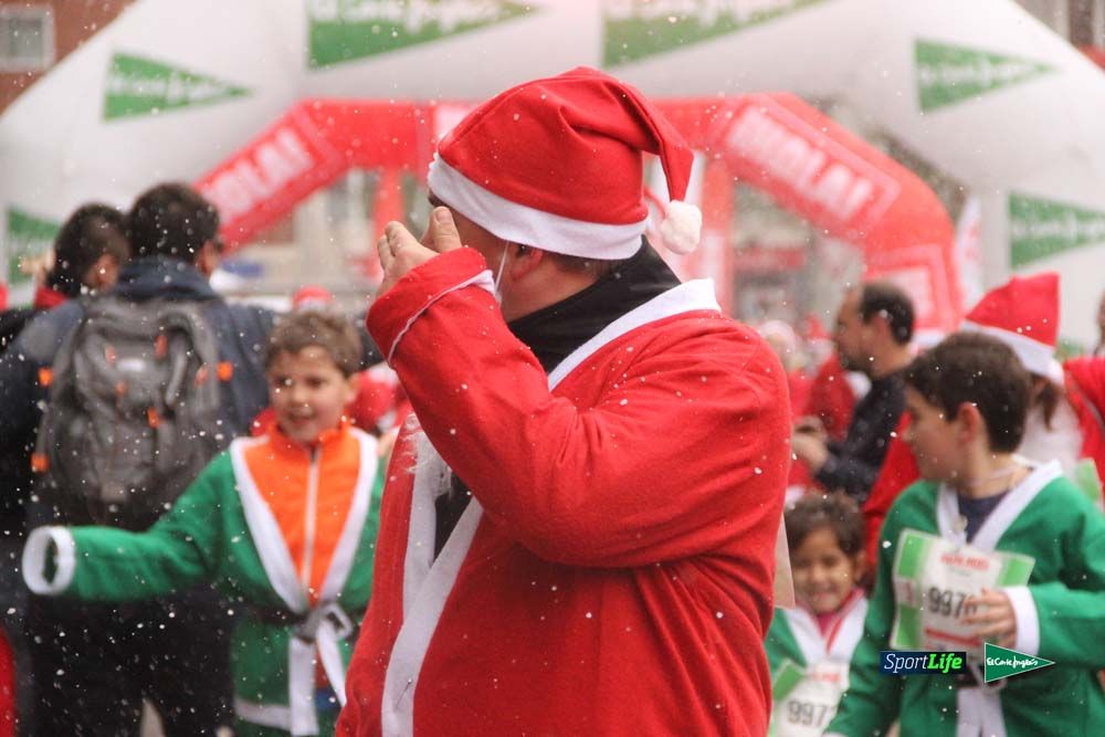 Carrera de Papá Noel, entrada en meta minuto 50 al 56