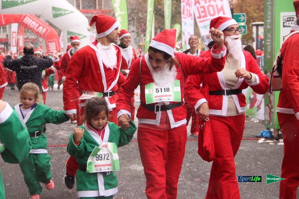 Carrera de Papá Noel, entrada en meta minuto 50 al 56
