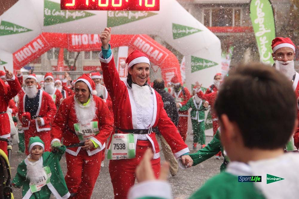 Carrera de Papá Noel, entrada en meta minuto 50 al 56