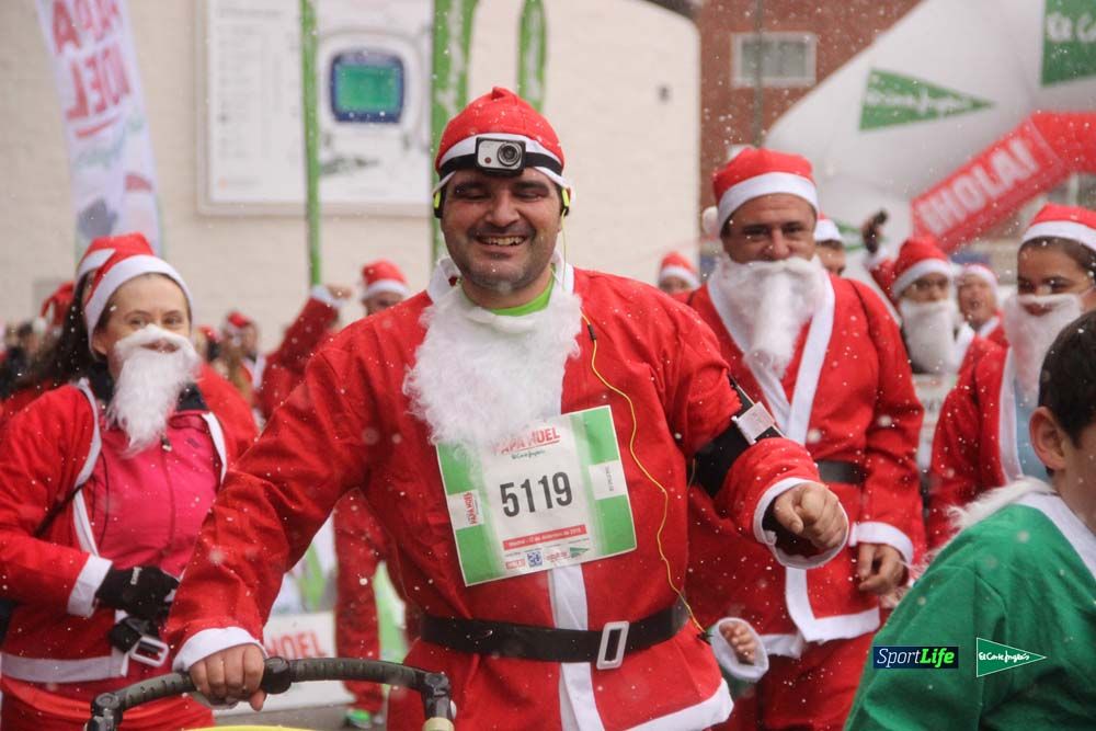 Carrera de Papá Noel, entrada en meta minuto 50 al 56