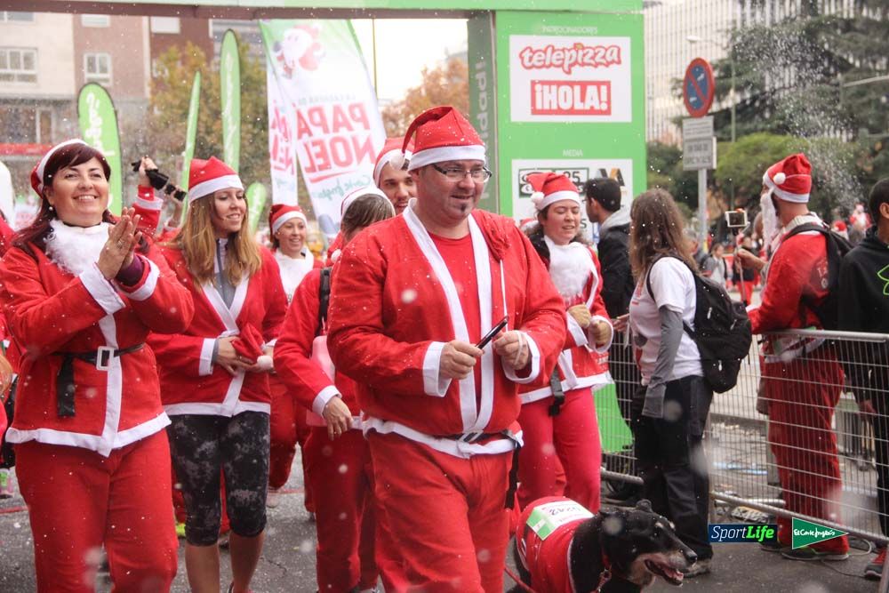 Carrera de Papá Noel, entrada en meta minuto 50 al 56