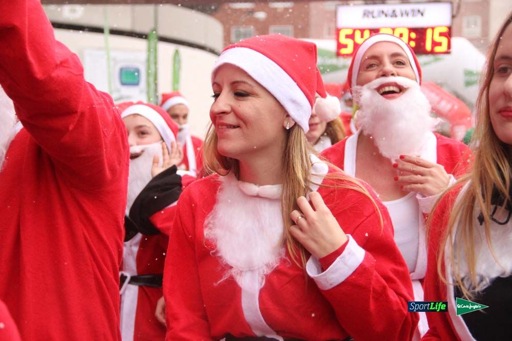 Carrera de Papá Noel, entrada en meta minuto 50 al 56