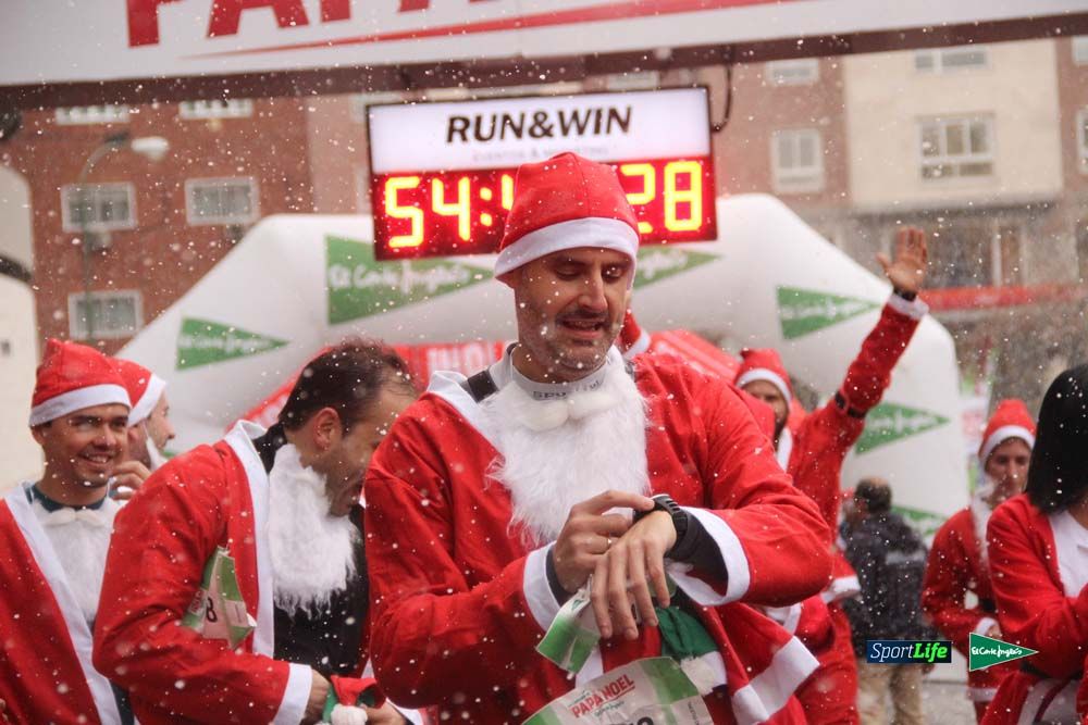 Carrera de Papá Noel, entrada en meta minuto 50 al 56