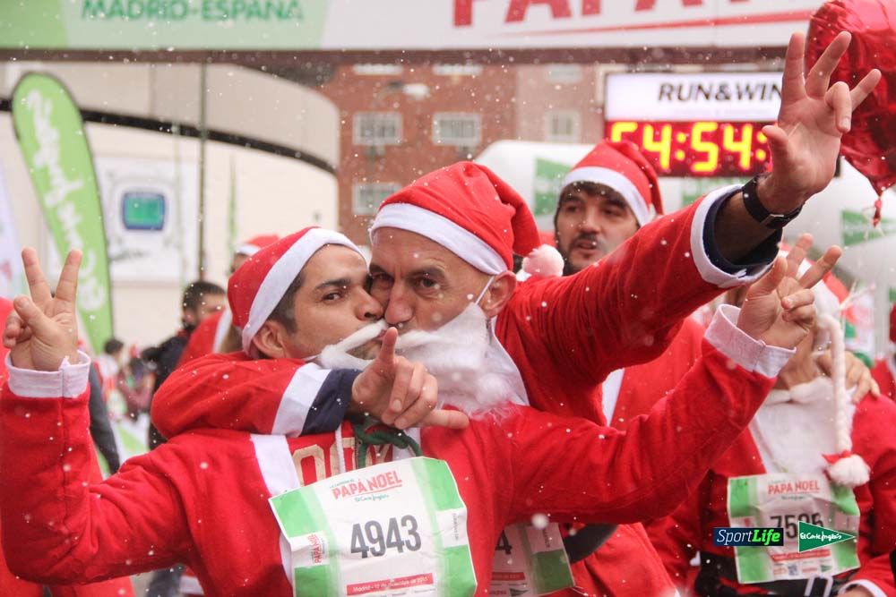 Carrera de Papá Noel, entrada en meta minuto 50 al 56
