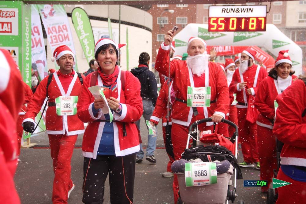 Carrera de Papá Noel, entrada en meta minuto 50 al 56