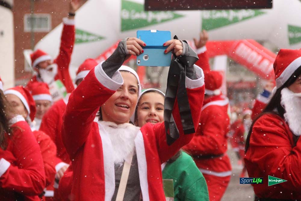 Carrera de Papá Noel, entrada en meta minuto 50 al 56