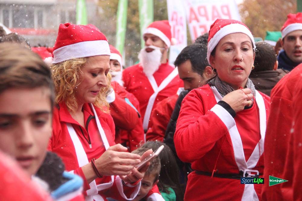 Galería de la Carrera de Papá Noel, entrada en meta del minuto 44 al 50