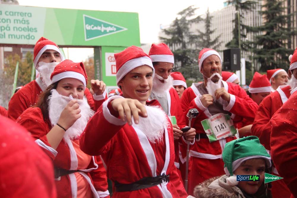 Galería de la Carrera de Papá Noel, entrada en meta del minuto 44 al 50