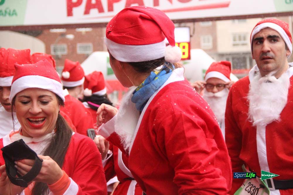 Galería de la Carrera de Papá Noel, entrada en meta del minuto 44 al 50