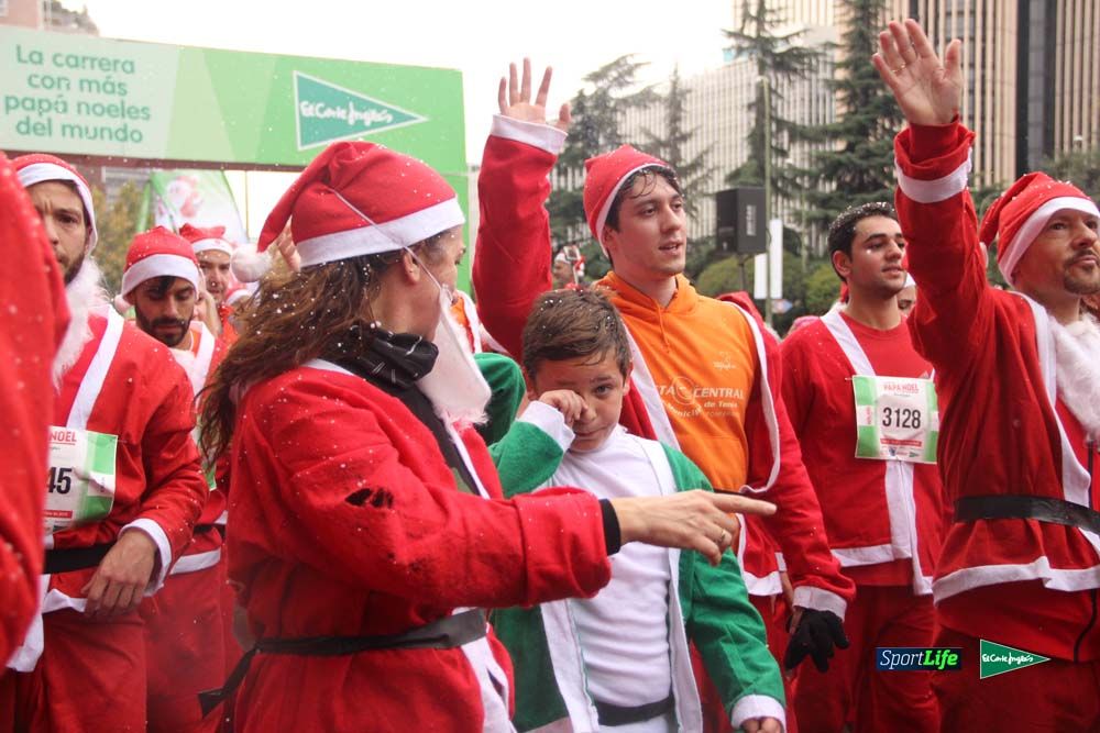 Galería de la Carrera de Papá Noel, entrada en meta del minuto 44 al 50