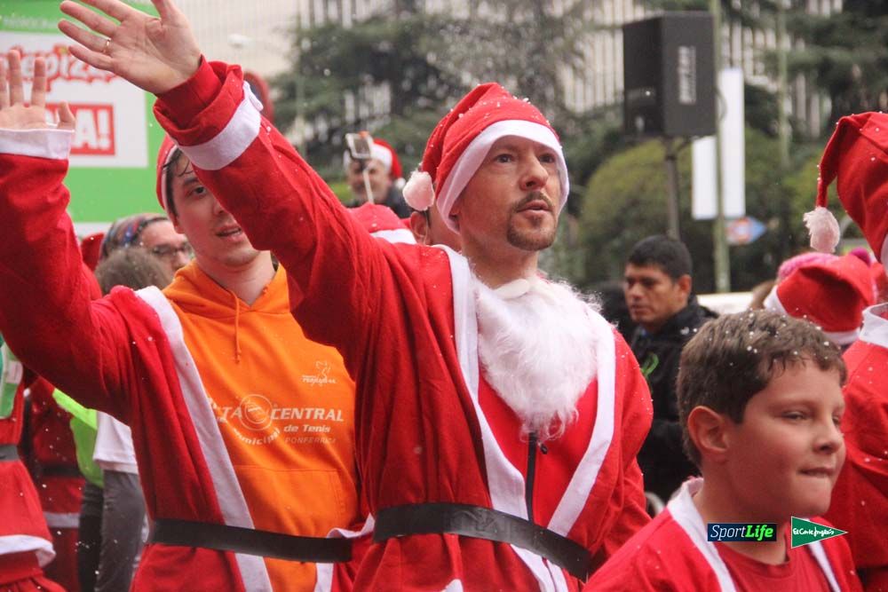 Galería de la Carrera de Papá Noel, entrada en meta del minuto 44 al 50