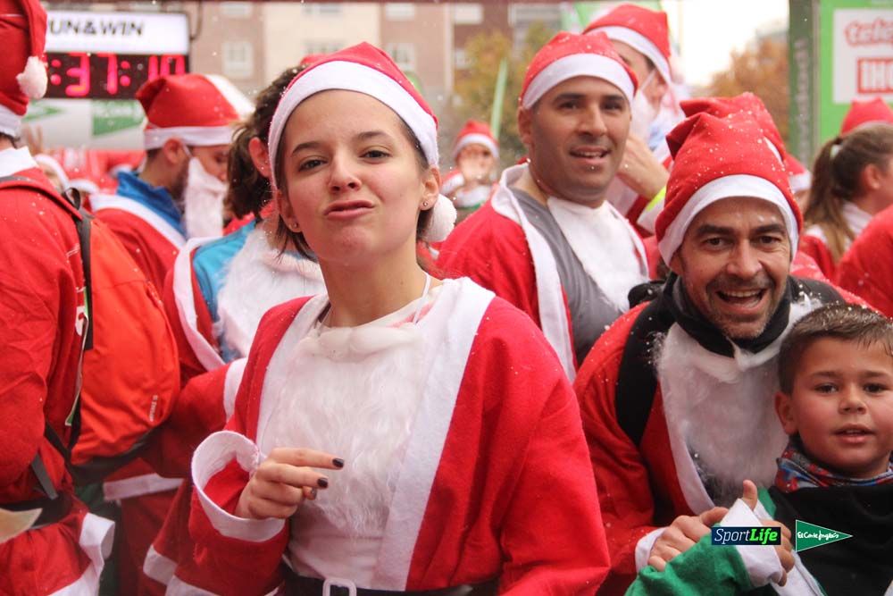 Galería de la Carrera de Papá Noel, entrada en meta del minuto 44 al 50