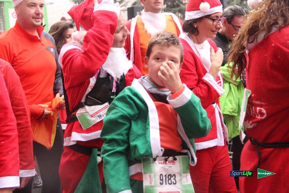 Galería de la Carrera de Papá Noel, entrada en meta del minuto 44 al 50