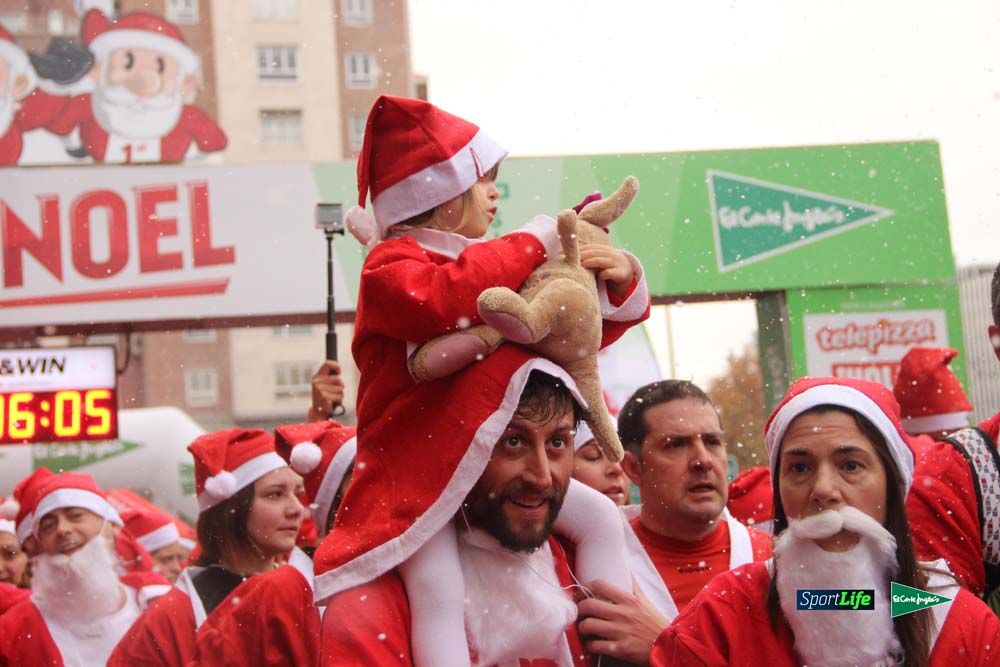 Galería de la Carrera de Papá Noel, entrada en meta del minuto 44 al 50