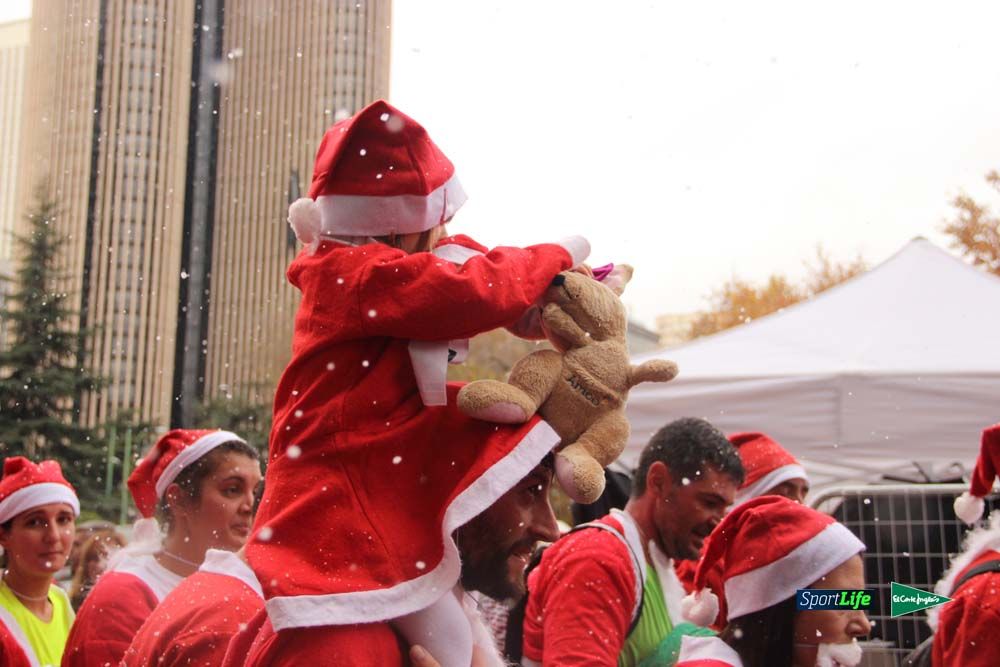 Galería de la Carrera de Papá Noel, entrada en meta del minuto 44 al 50