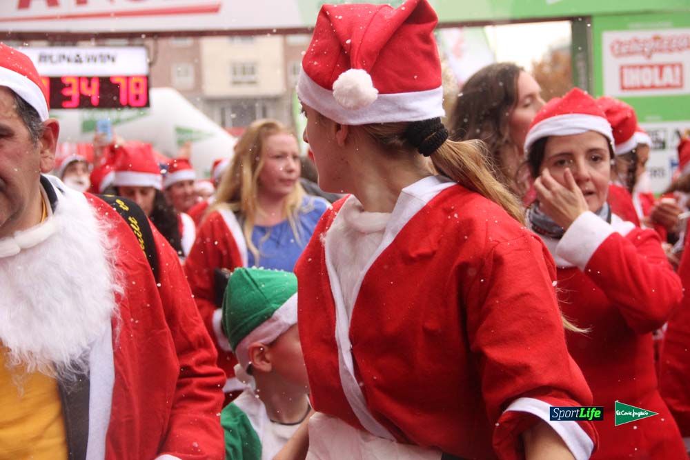 Galería de la Carrera de Papá Noel, entrada en meta del minuto 44 al 50