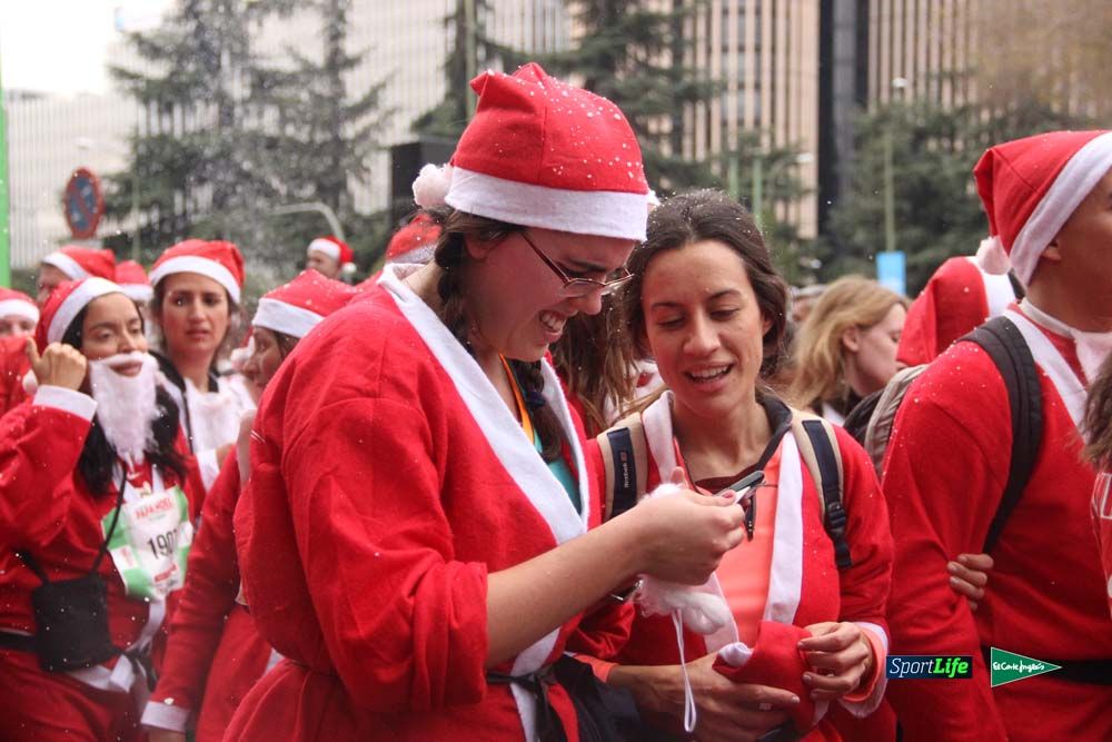 Galería de la Carrera de Papá Noel, entrada en meta del minuto 44 al 50