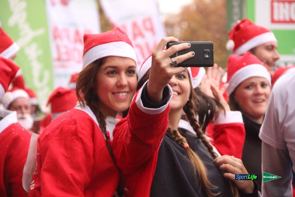 Galería de la Carrera de Papá Noel, entrada en meta del minuto 44 al 50