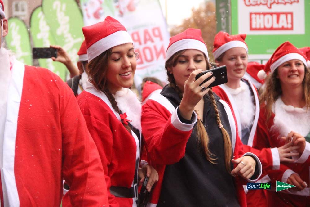 Galería de la Carrera de Papá Noel, entrada en meta del minuto 44 al 50