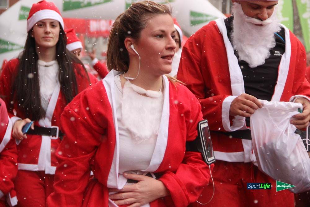 Galería de la Carrera de Papá Noel, entrada en meta del minuto 44 al 50