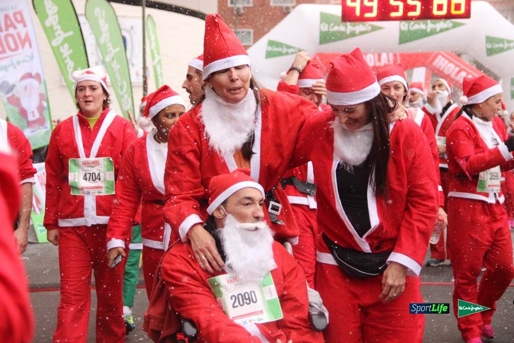 Galería de la Carrera de Papá Noel, entrada en meta del minuto 44 al 50