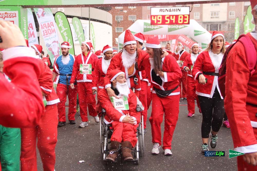 Galería de la Carrera de Papá Noel, entrada en meta del minuto 44 al 50