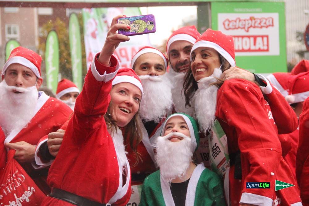 Galería de la Carrera de Papá Noel, entrada en meta del minuto 44 al 50