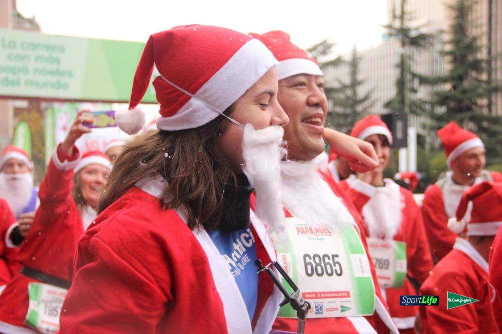 Galería de la Carrera de Papá Noel, entrada en meta del minuto 44 al 50