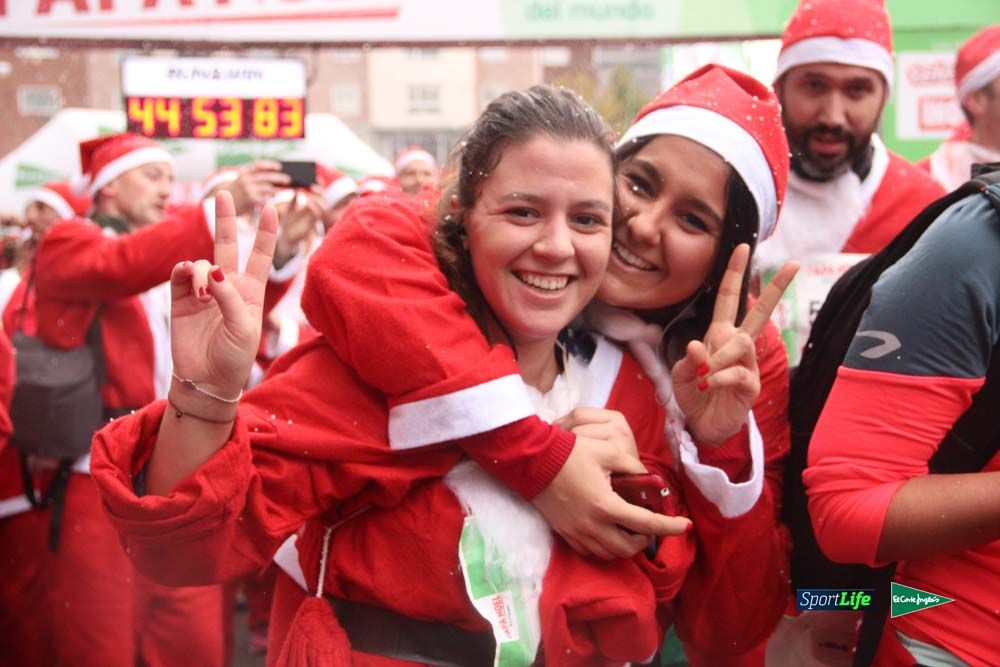 Galería de la Carrera de Papá Noel, entrada en meta del minuto 44 al 50